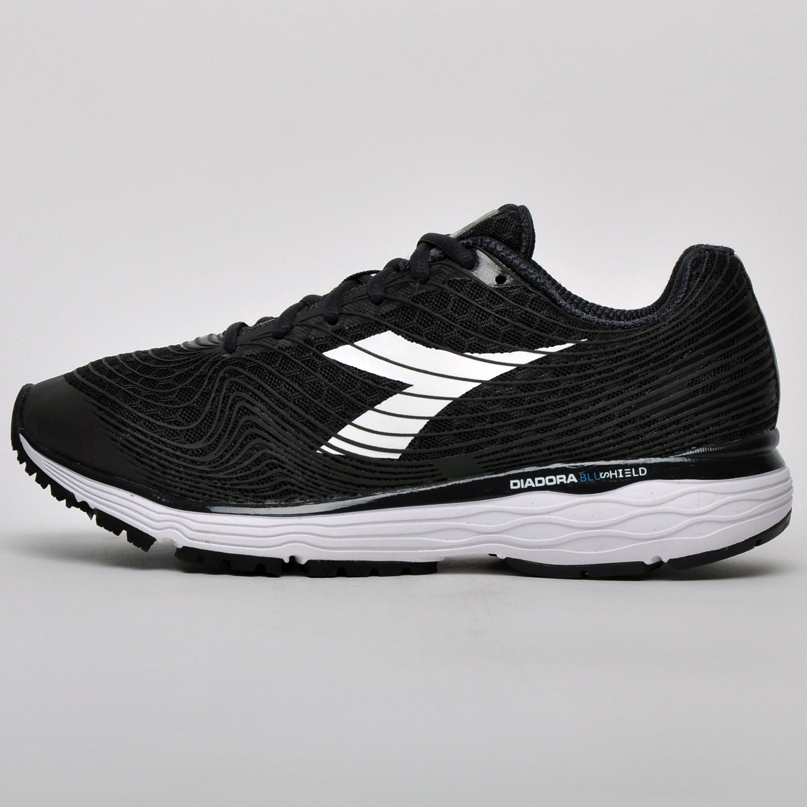diadora blushield mythos fly