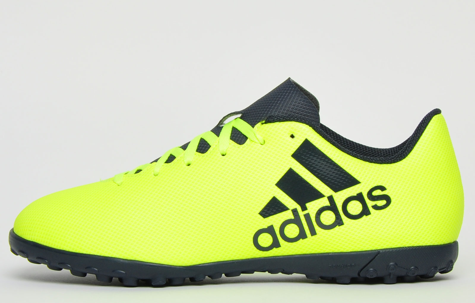 cheap football trainers