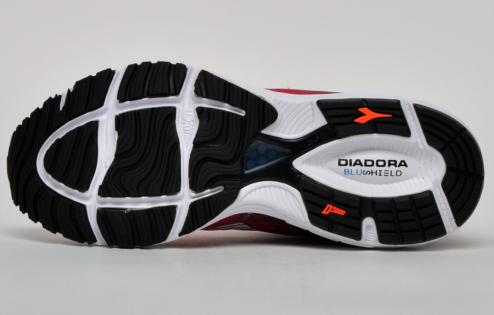 diadora mythos blushield fly
