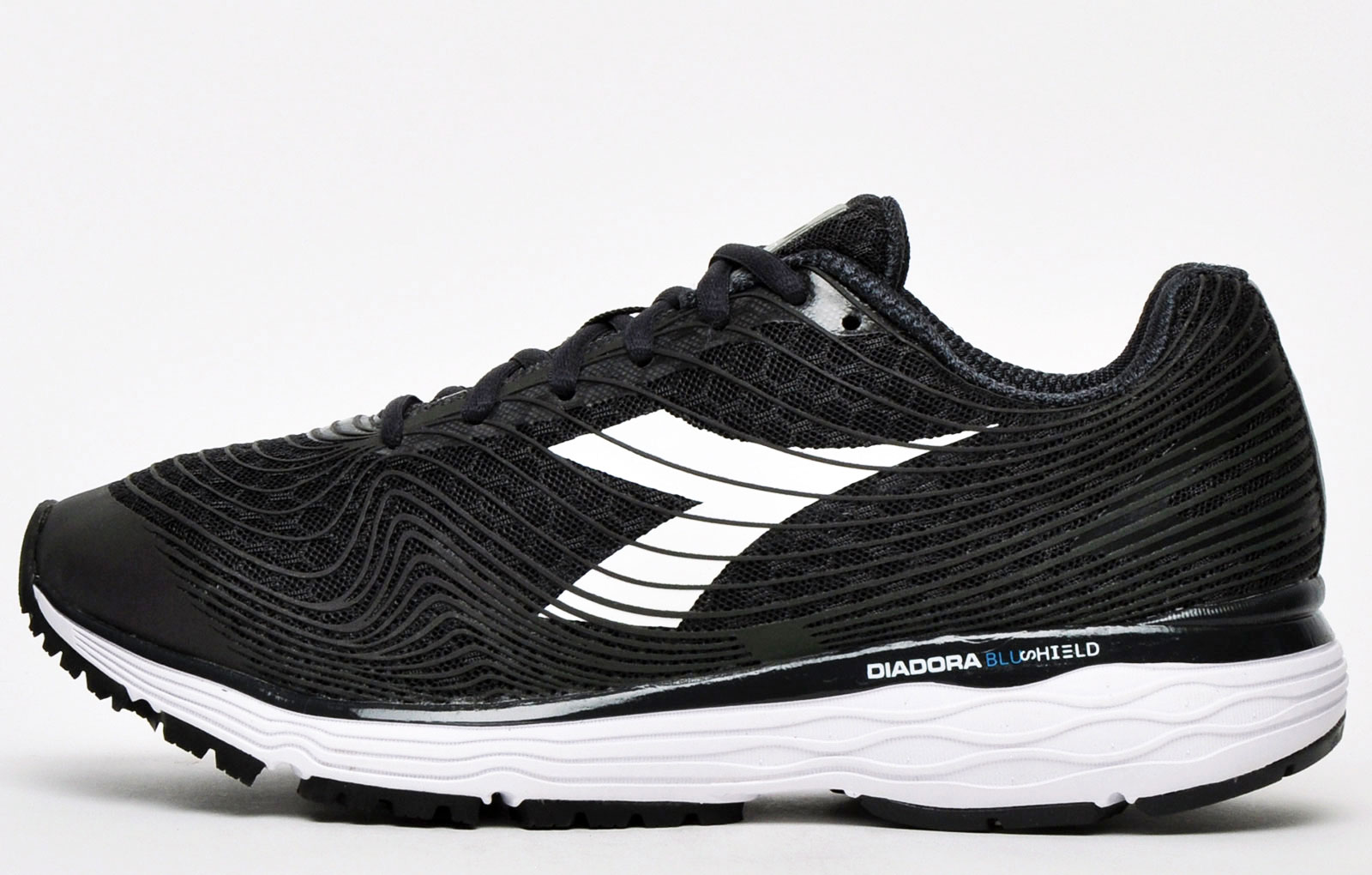 diadora mythos blushield fly