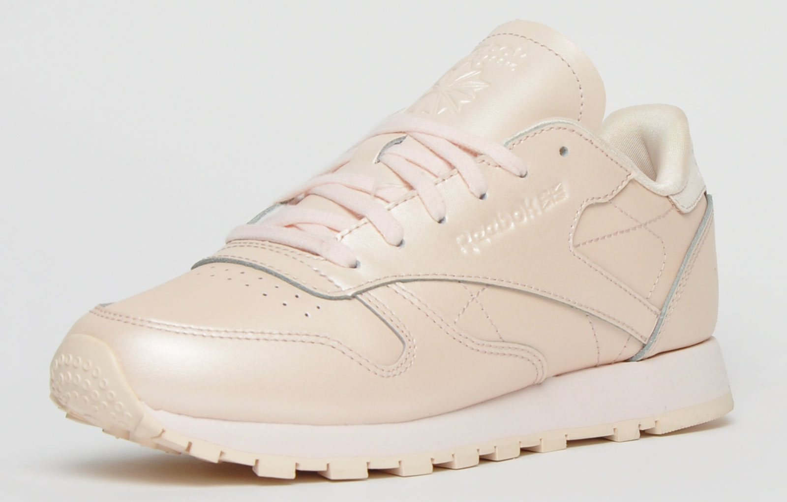 reebok classic female